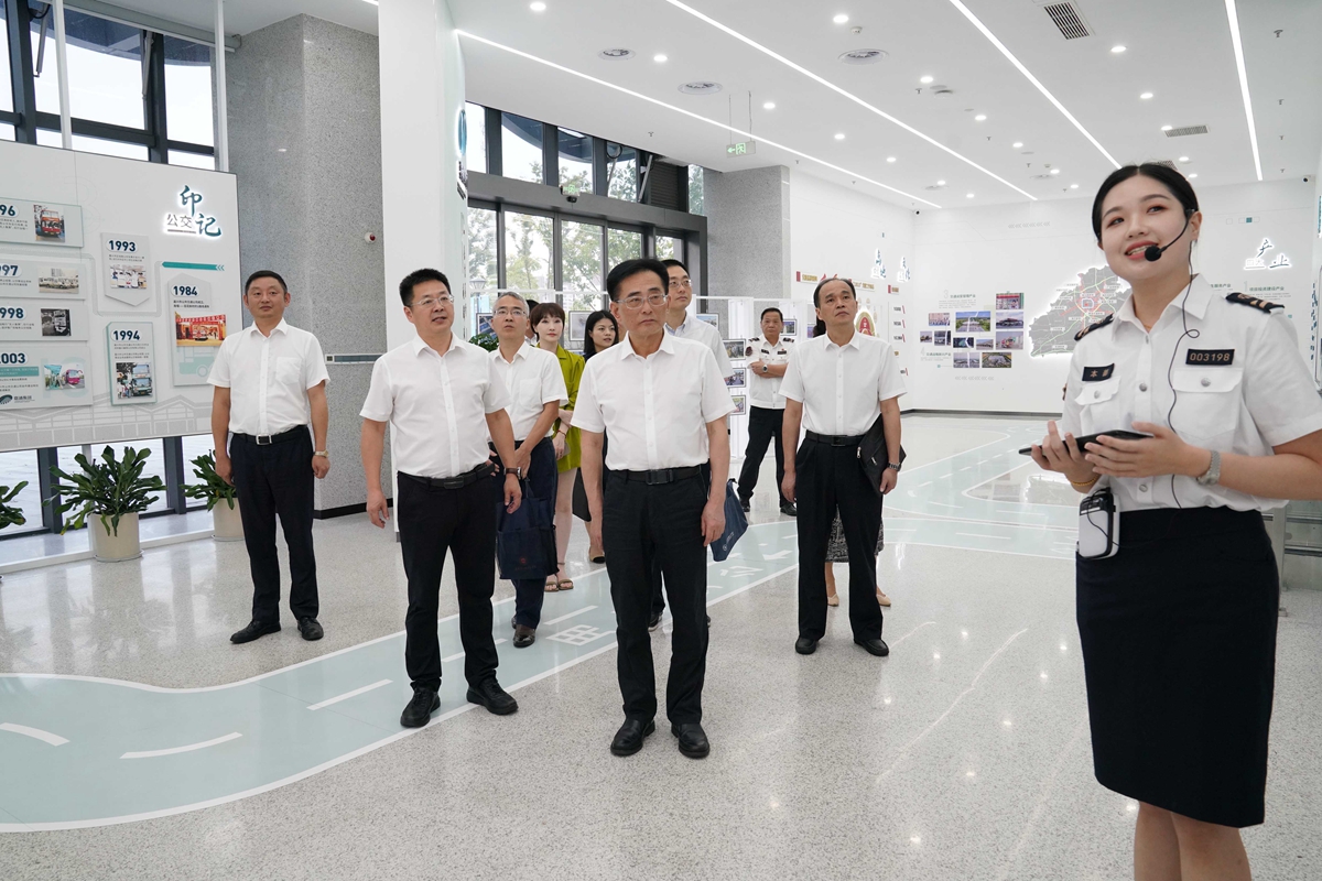 2024.9.11-1何宇?。ㄗ蠖?、薛佳平（左三）（水若石攝）.jpg
