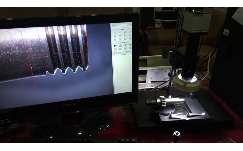 深模塑膠模具有限公司二次元的精準(zhǔn)度測(cè)試